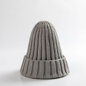 Bonnet en crochet couleur unie pour l'hiver. Bonne qualité et très pratique.