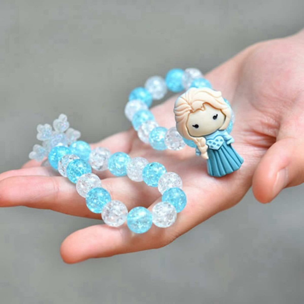 Bracelet perle avec pendentif Reine des neiges. Bonne qualité et très pratique.