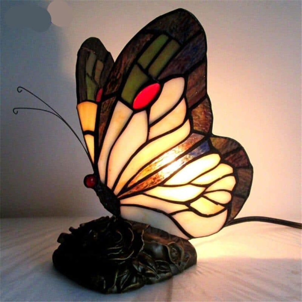 Lampe de chevet en forme de papillon. Bonne qualité et très pratique.