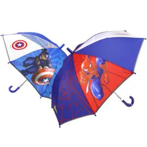 Parapluie anti-pincement à motif dessin animé pour enfant coloré en bleu, rouge et violet avec fond blanc