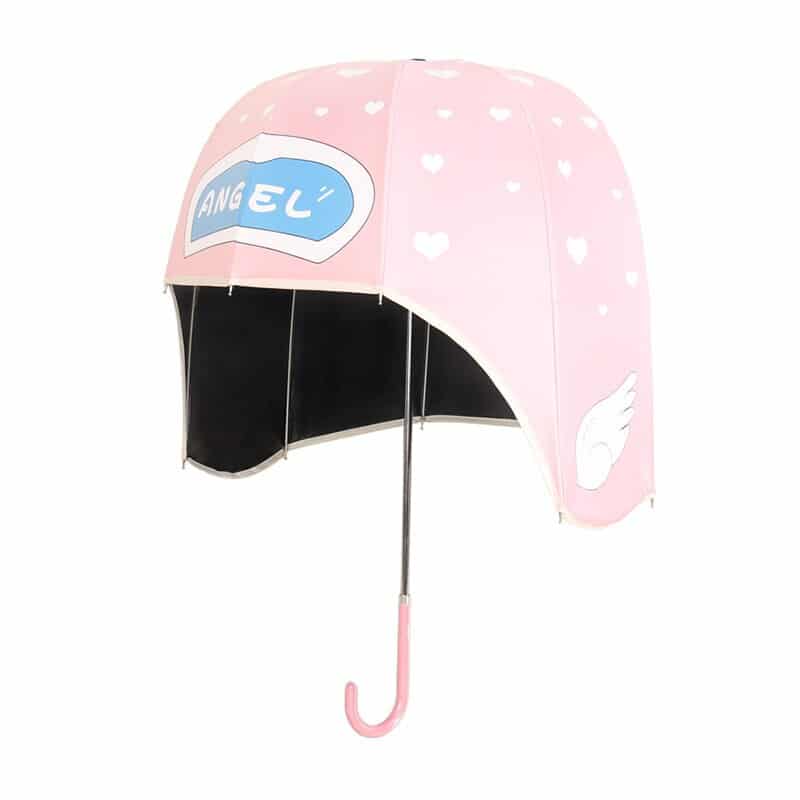 Parapluie enfant en forme de casque sur fond blanc