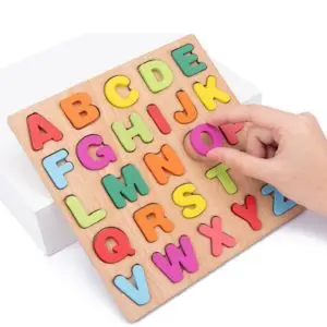 Planche de bois avec puzzle coloré alphabet et chiffre. Bonne qualité et très original.