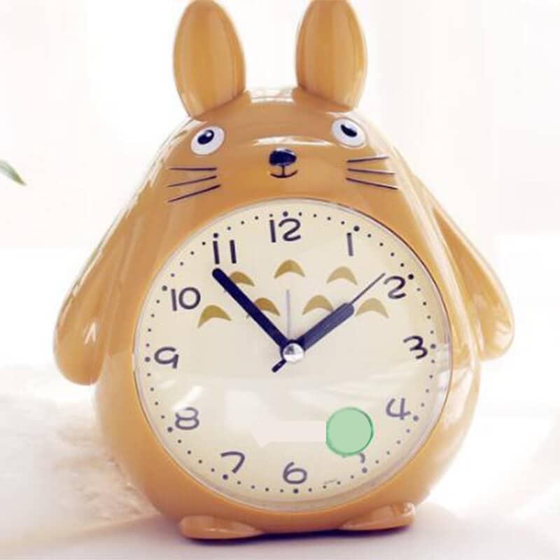 Réveil enfant en forme de Totoro. Bonne qualité et très pratique