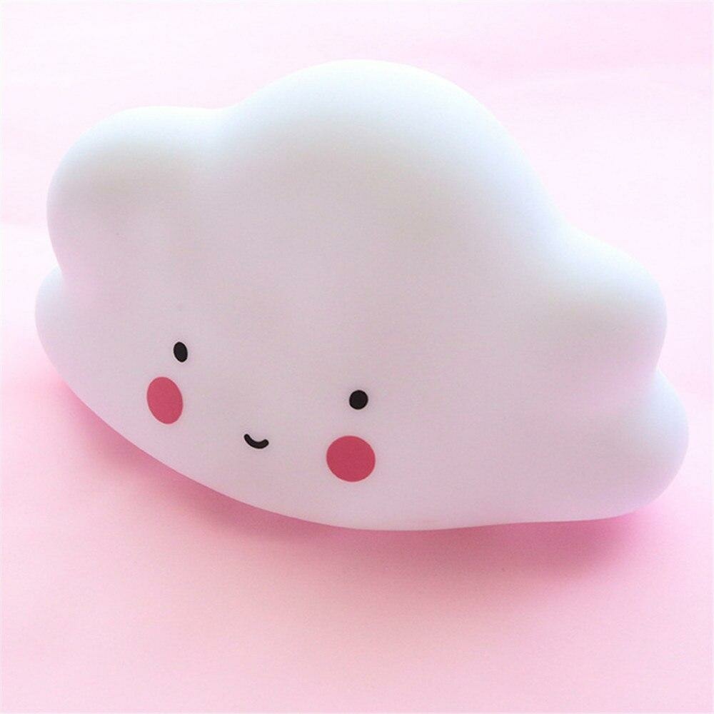 Veilleuse en forme de nuage pour enfant blanc avec motif rose. Bonne qualité et très tendance.