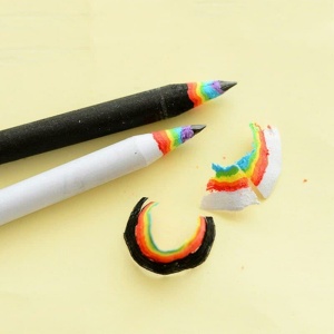 2 pièces de stylo en papier couleur arc-en-ciel. Bonne qualité et très pratique.