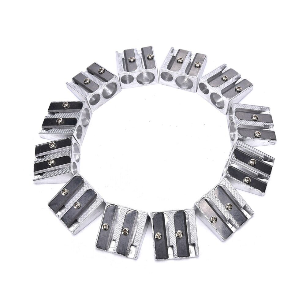 3 pièces de taille crayon en métal pour enfant argentés sur fond blanc