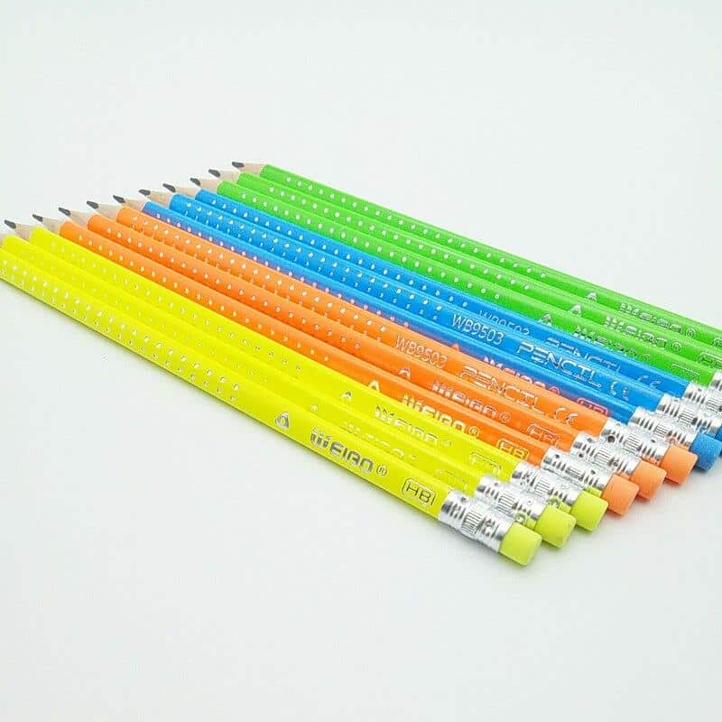 Ensemble de 12 crayons à motif paillettes pour enfant. Bonne qualité et très pratique.