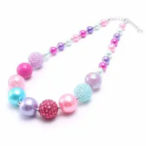 Collier en perle multicolore pour enfant, Collier en perle multicolore pour enfant. Bonne qualité et très tendance.