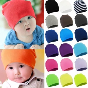 Chapeau doux et chaud pour bébé coloré
