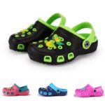 Chaussures de plage enfants en noir, rose et bleu avec motifs