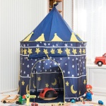 Tipi maison de petit prince pour enfant bleu avec étoiles dorés et des jouets par terre