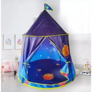 Tipi galaxie magique pour enfant bleu, orange et violet dans une chambre d'enfant avec tableaux