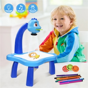 Table de dessins avec rétroprojecteur en bleu avec enfant souriant et des stylos colorés