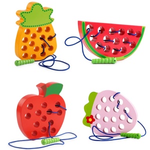 Puzzle à tricotage en forme de fruits colorés avec corde