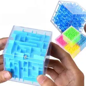 Labyrinthe en cube. Bonne qualité et très pratique.