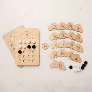 Puzzle éducatif planches à nombres en bois pour enfants sur un tapis blanc