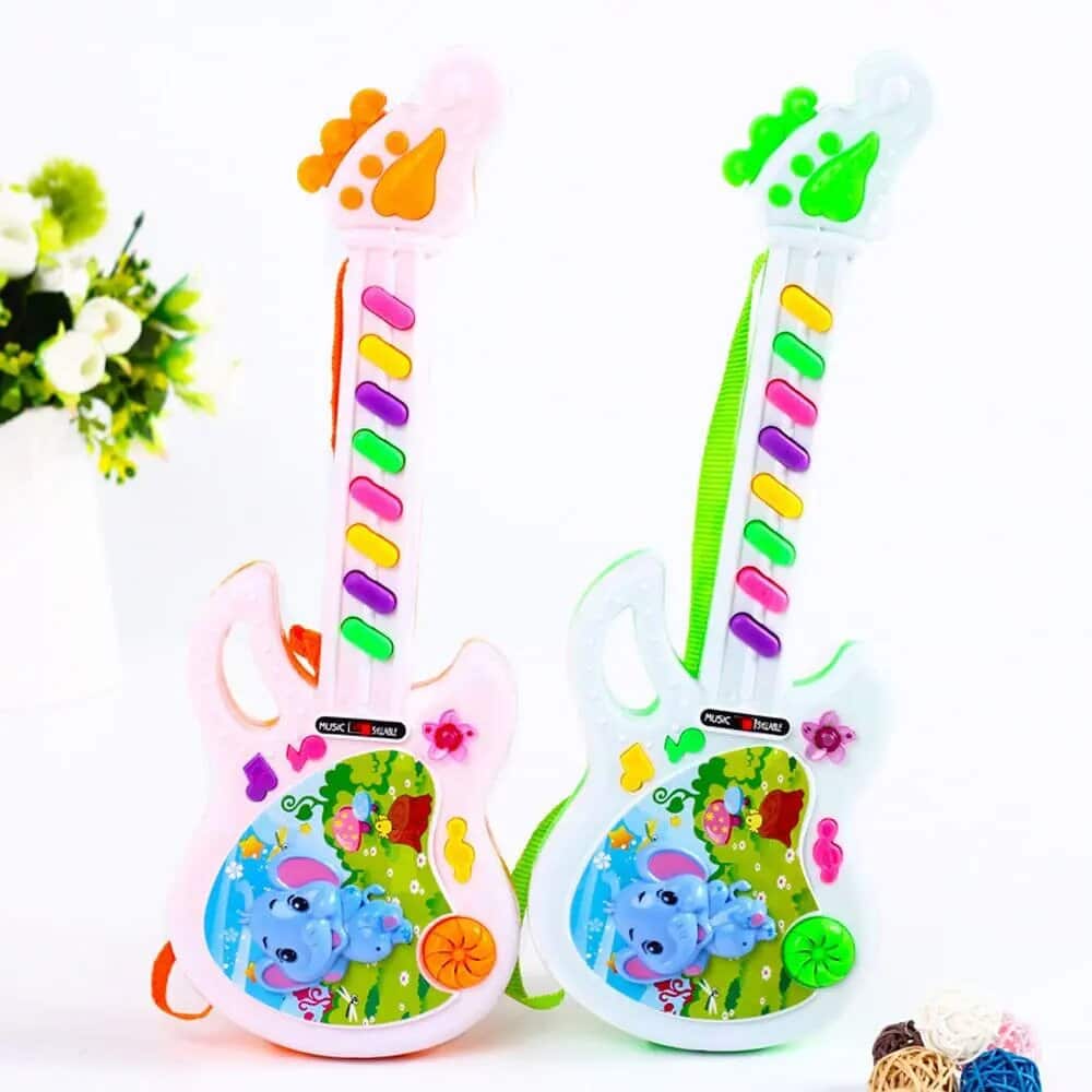 Deux guitares électriques pour enfant avec des dessins d'éléphants dessus et les touches de plusieurs couleurs.