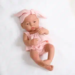 Poupée nouveau-née en silicone pour enfants avec robe rose et bandeau sur la tete