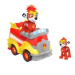 Voiture Pat patrouille Marshall en rouge et jaune sur un fond blanc