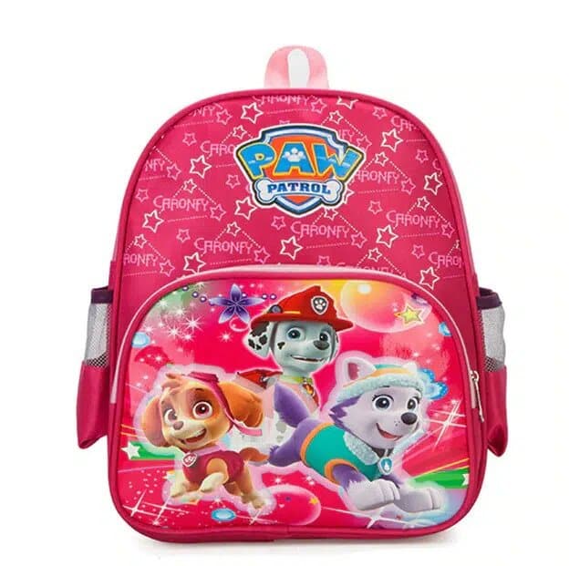 Un sac à dos pour enfant rose sur fond blanc avec des chiens dessinés dessus