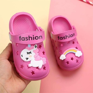 Chaussures pour enfant à motif licorne rose. Bonne qualité et très tendance.