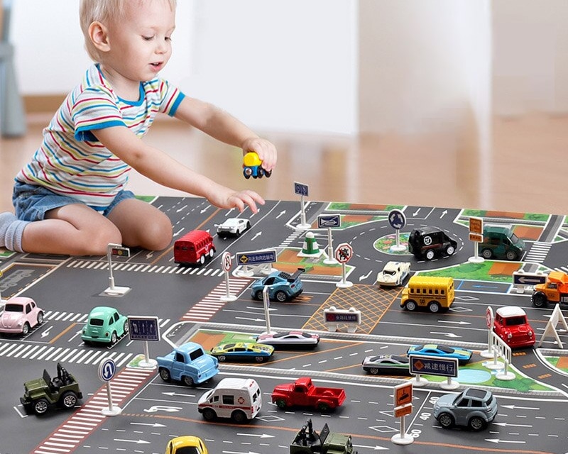 ColorBaby 49639 - Tapis de circuit de voitures pour enfants, tapis de jeu/ tapis de jeu pour enfants, tapis pour enfants/jouets pour enfants, avec accessoires souples