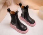 Boots montantes à semelle épaisse et étanche pour petites filles. Bonne qualité et très pratique.