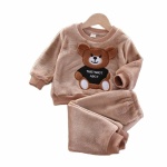 Ensemble pyjama en flanelle et polaire pour enfants en marron avec ours devant
