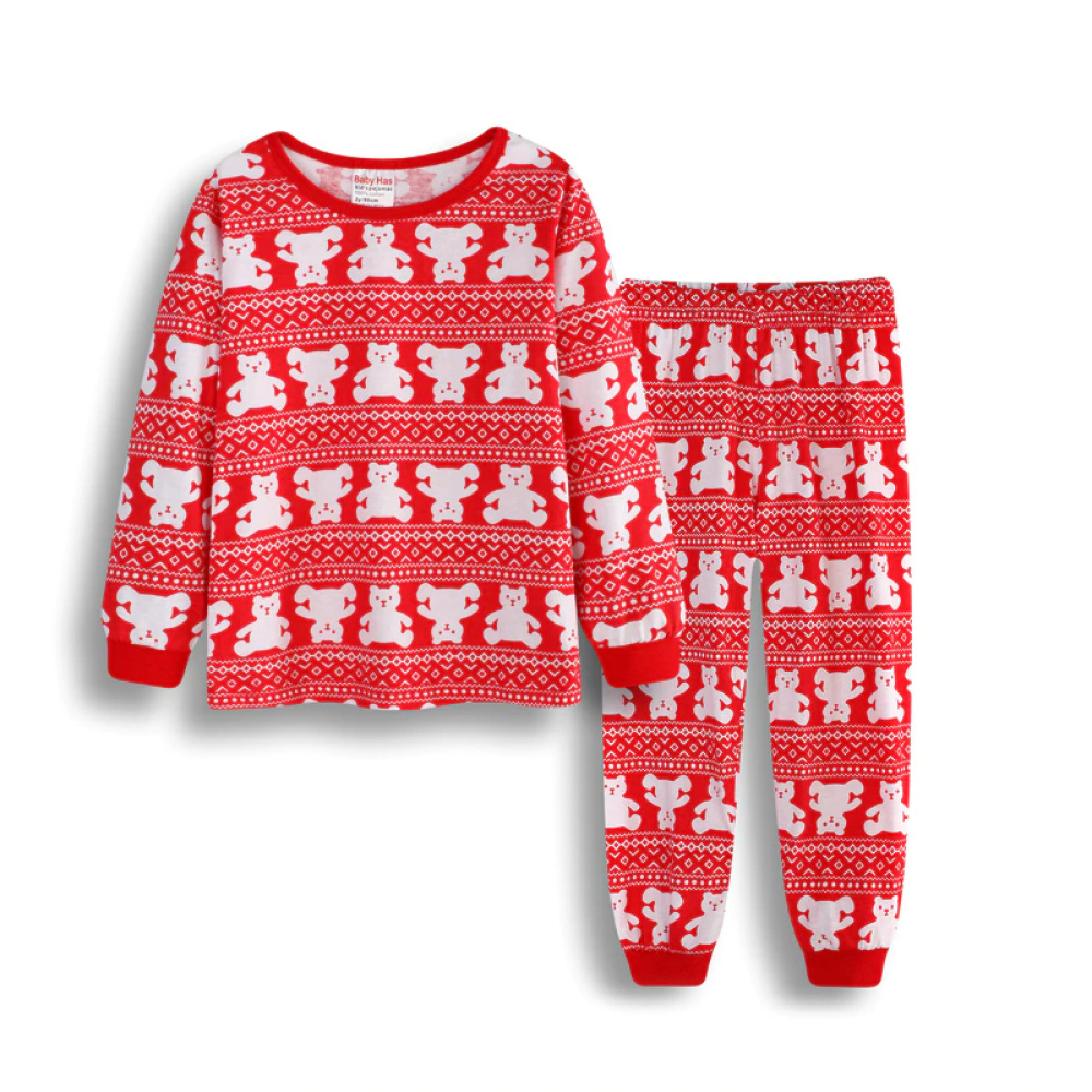 Pyjama de Noël à motif ourson et père Noël pour enfants avec un fond blanc