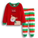 Pyjama de Noël à motif renne pour enfants avec un fond blanc