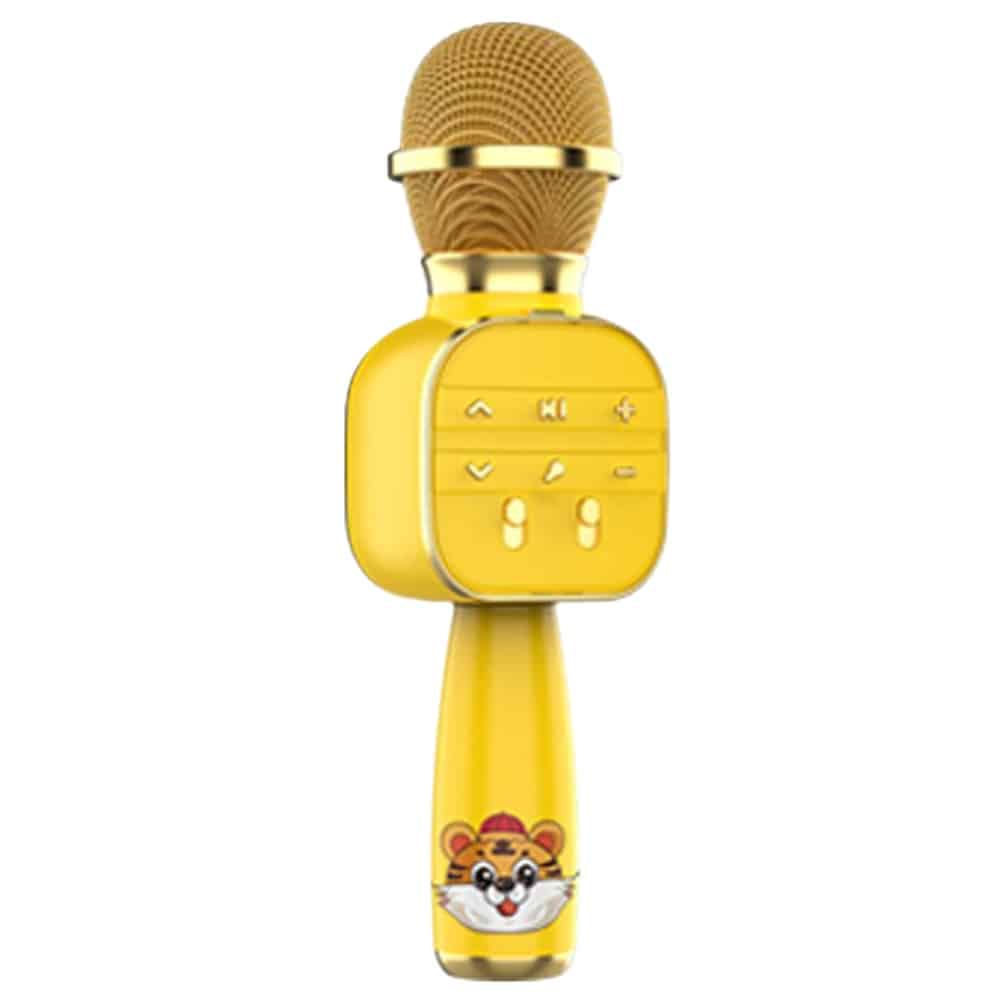 Un micro pour enfant de karaoké. Il est de couleur jaune vif avec un petit tigre de dessin animé sur le manche. En haut du manche, il a des touches permettant les réglages. Le haut du micro est de couleur dorée.