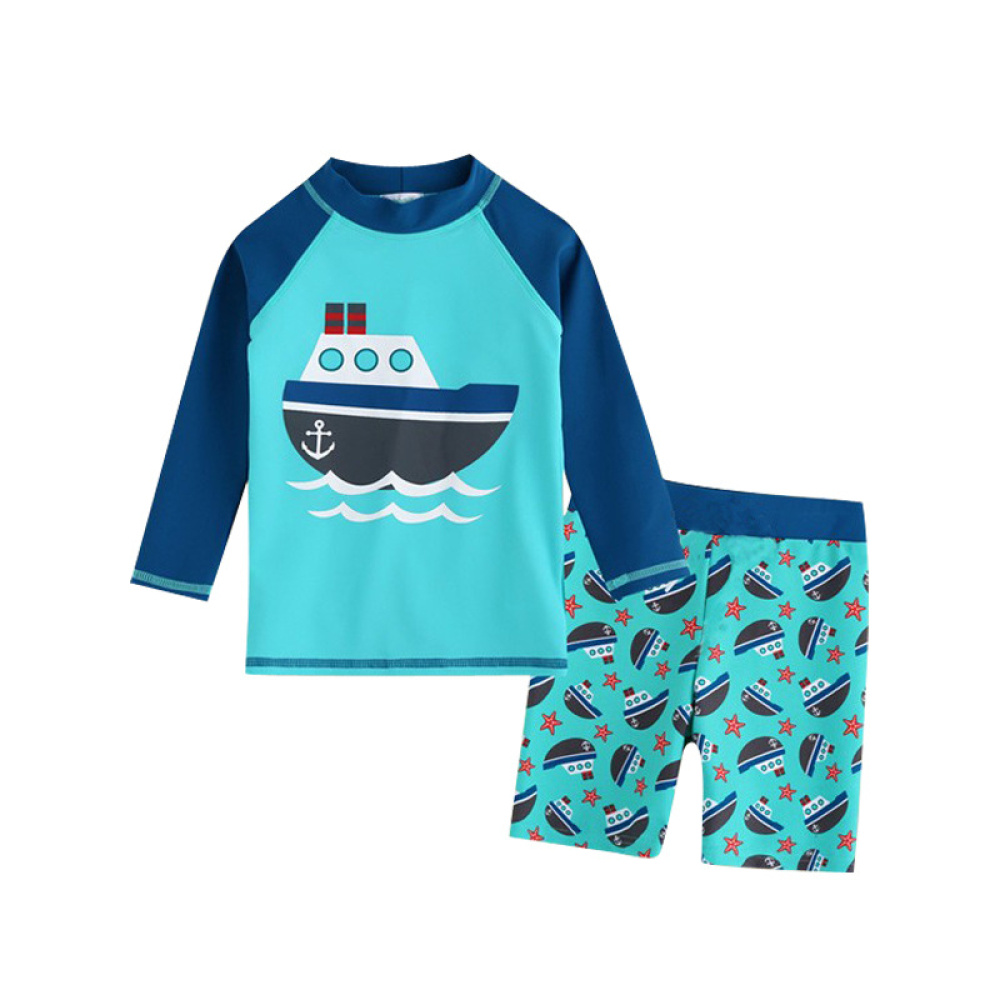 maillot pour enfant, bleu, avec un dessin de bateau dessus, composé d'un tee-shirt manches longues et d'un short