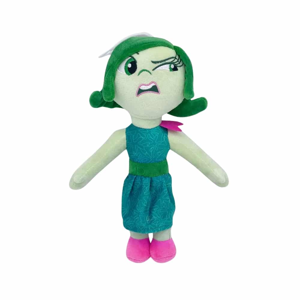 Peluche du personnage Dégoût du film Vice Versa 2. Elle est de couleur verte, ayant une expression de dégoût. Ses cheveux sont courts et verts. Elle porte une robe verte, avec des chaussures roses et un petit nœud rose dans le coup.