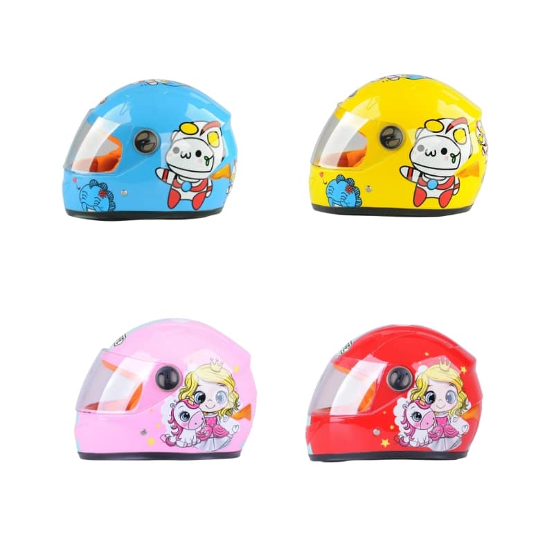 Casques moto intégraux pour enfant disponibles en plusieurs couleurs vives (bleu, jaune, rose et rouge), chacun décoré de dessins colorés et amusants représentant des personnages mignons. Ces casques allient sécurité et style pour plaire aux jeunes motards tout en assurant leur protection.