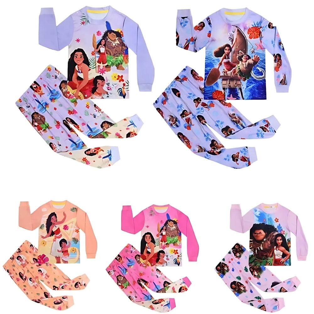 Ensemble de pyjamas chauds pour fille, imprimés avec des scènes et personnages de Vaiana 2. Disponible en plusieurs couleurs et motifs, idéal pour garder les enfants confortables et plongés dans l'univers de leur héroïne Disney préféré.