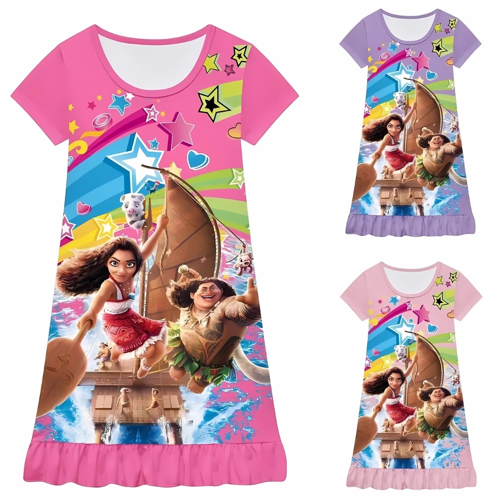 Robe colorée à manches courtes pour enfants, décorée d'imprimés vibrants inspirés de Vaiana 2. Disponible en plusieurs coloris, elle met en avant les personnages emblématiques du film avec des motifs de cœur, d'étoiles et d'arc-en -ciel pour un look joyeux et dynamique.