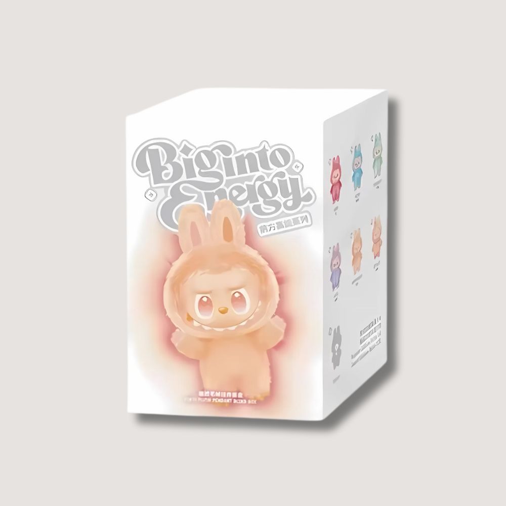 Peluche montre kawaii sentiments colorés dans sa boite. Sur fond beige.