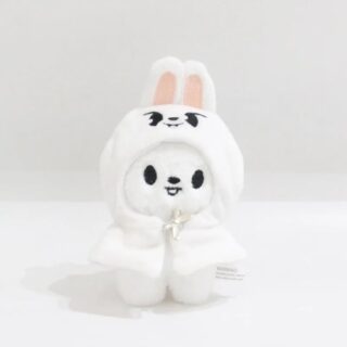 Petite peluche en forme de lapin blanc à l'effigie du Skzoo Leebit des Stray Kids