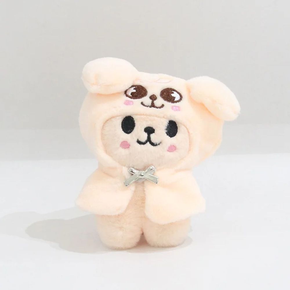 Peluche en forme de petit chien mignon à l'image du chanteur Seungmin des Stray Kids sur fond gris