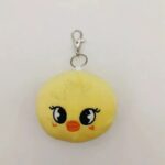 Peluche porte-clef en forme de poussin à l'image du Skzoo de Félix des Stray Kids sur fond gris