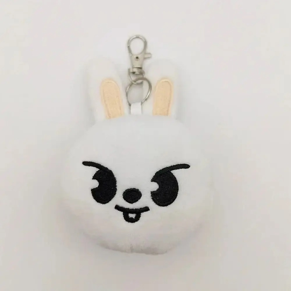 Peluche porte-clef en forme de tête de lapin kawaii à l'image de Skzoo de Lee Know des Stray Kids sur fond gris