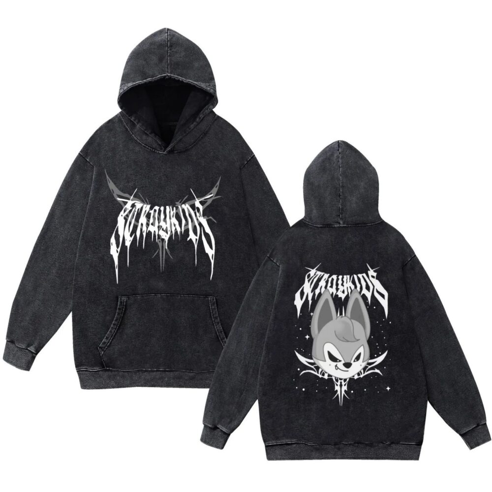 Sweat pour enfant gris délavé avec motif Skzoo à l'effigie des Stray Kids dans un style rock sur fond blanc
