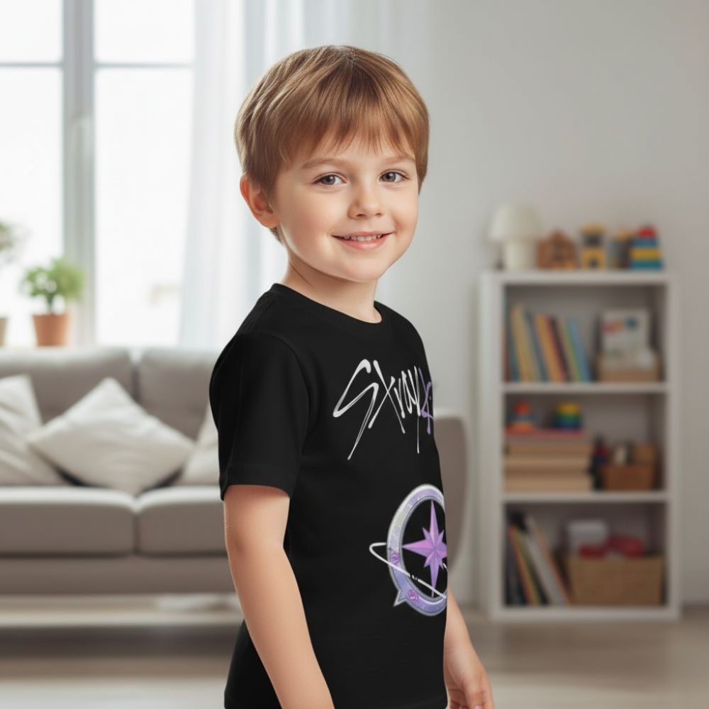 T-shirt Stray Kids noir pour enfant à motif boussole – Image 2