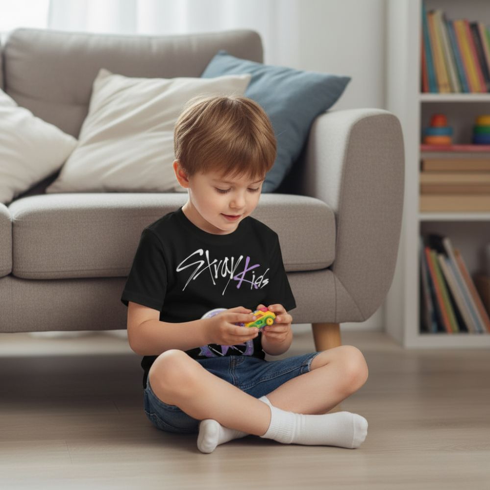 T-shirt Stray Kids noir pour enfant à motif boussole – Image 4