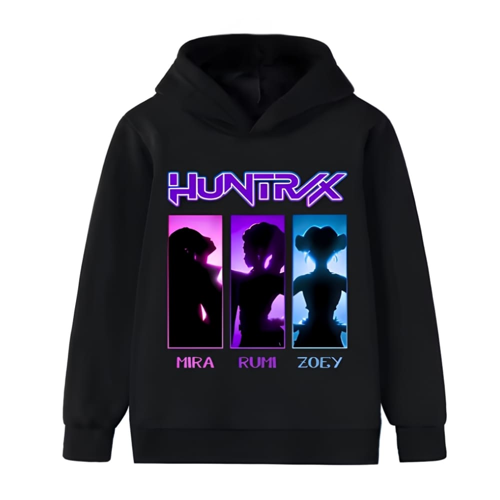 Sweat enfant K-pop Demon Hunters noir à capuche avec motif coloré sur le devant. Sur fond blanc.